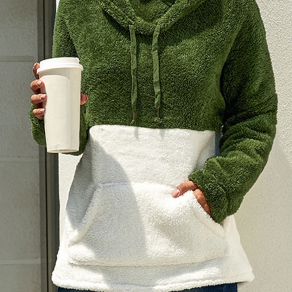 NWOT Colorblock Fuzzy Sweatshirt with Pockets(210515) - Picture 4 of 7